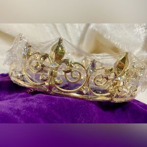Gold tone crown with rhinestones, matching hair clips, and storage bag NWT
